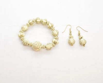 Brazalete/pendientes espaciadores/pendientes de tono dorado con cuentas Lucita beige grabado en oro de 6" Foto 1 de 3