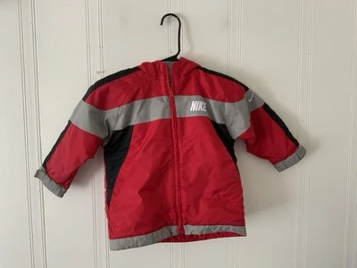 Nike Niño Rojo/Gris/Negro Reflectante Reversible Impermeable Talla 4 (Niño) Con Capucha Foto 1 de 4