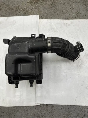 2013-2019 NISSAN SENTRA AIR CLEANER BOX ASSEMBLY 16500-3RC2A OEM - Image 1 of 4