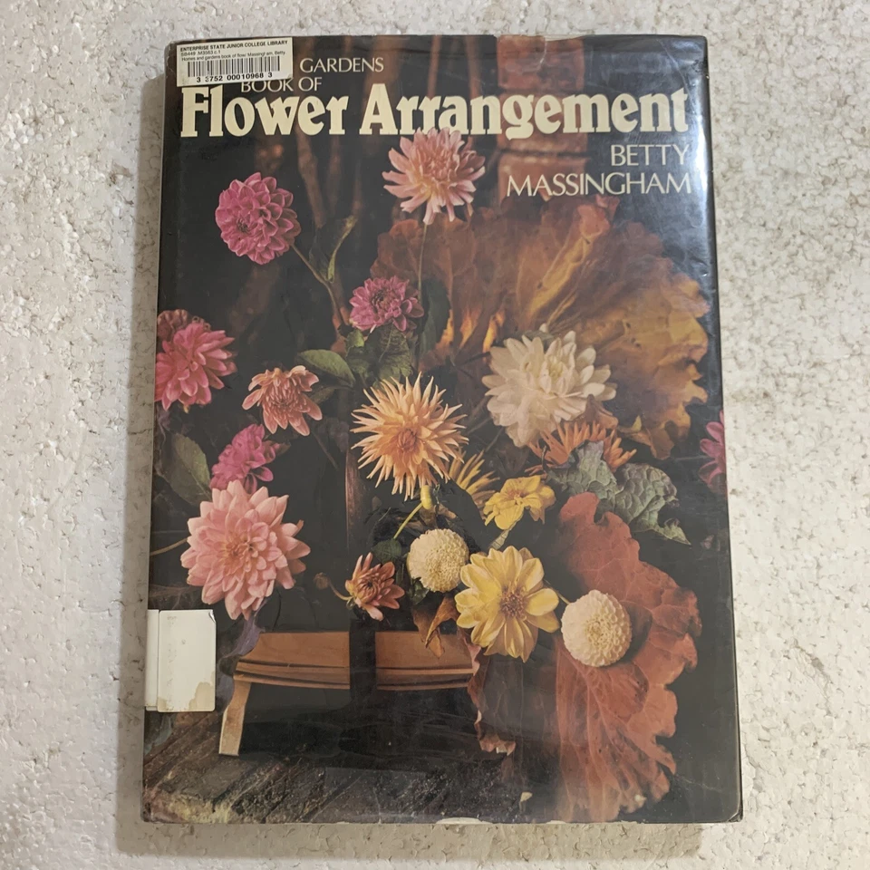 Homes and Gardens Book of Flower Arrangement Betty Massingham 1976 HC/DJ - Image 1 of 4