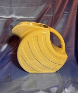 Vintage Alamo Pottery Yellow ice-lip pitcher, model # 760, 72 oz capacity - Picture 1 of 3