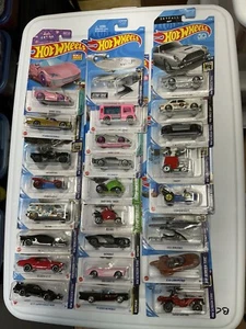 Hotwheels 25pc On Card Movie, Tv, Pop Culture, Gaming Car Lot - Picture 1 of 13
