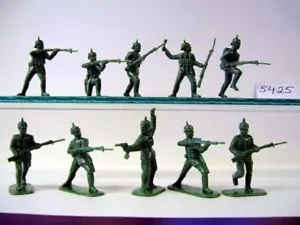 ARMIES IN PLASTIC 5425 WORLD WAR I GERMAN ARMY PICKELHAUBE HELMET 1914-1916 BLAC - Picture 1 of 2