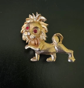 Vintage Lion Gold Tone Red Rhinestone Eyes Brooch Pin - Picture 1 of 3