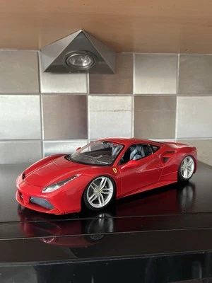 1 18 BURAGO FERRARI 488 GTB aspecto de paseo aéreo rebajado  Foto 1 de 4