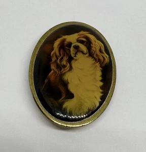 Cavalier King Charles Spaniel Dog Breed Otter House Oval Lapel Pin (P155) - Picture 1 of 2