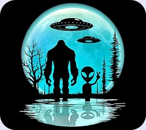 Bigfoot UFO Alien Computer / Laptop Mouse Pad - Afbeelding 1 van 1