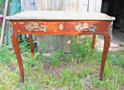 ANTIGUO ESCRITORIO FRANCÉS DEL SIGLO XIX ELEGANTE DE 2 CAJONES CON GRANDES SOPORTES DE LATÓN Foto 1 de 4