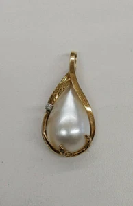 Vintage 14k Yellow Gold Teardrop Mabe Pearl Pendant w/ Small Accent Diamond - Picture 1 of 5