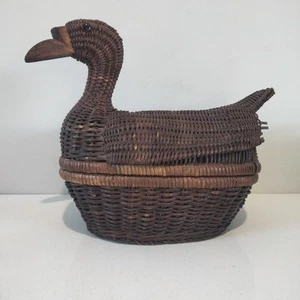 Vintage Wicker Ratan Duck Basket with Lid Farmhouse Retro Country 23cm - Picture 1 of 9