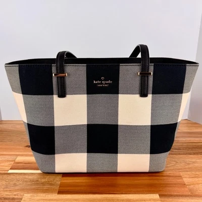 Cartera Kate Spade New York Mini Harmony Cedar Street a Cuadros Negra Blanca Foto 1 de 4