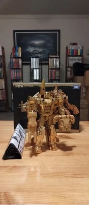 TRANSFORMERS GOLDEN LAGOON STARSCREAM 2018 Complete With Box and Instructions. - Image 1 of 4