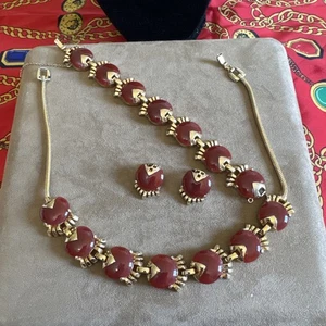 Reja Vintage Parure Set Gold Tone Red Cabs Necklace Bracelet Earrings Rare - Picture 1 of 19