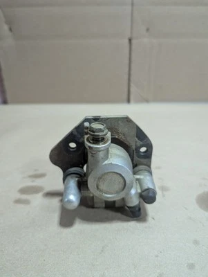 1987 KAWASAKI TECATE 4 KXF250A ПЕРЕДНИЙ ЛЕВЫЙ ТОРМОЗНОЙ СУППОРТ 43041-1218 43041-1522 - Изображение 1 из 4