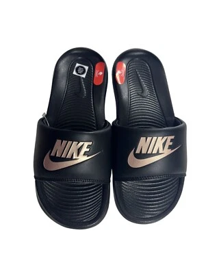 Sandalias Nike Victori One Slide para mujer talla 6 negras y doradas comodidad mejorada nuevas Foto 1 de 4