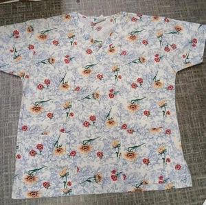 Crest Scrubs Scrub Top White Floral size Large pre-owned - Picture 1 of 5