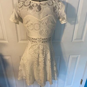 TOPSHOP Ivory Cream Floral Lace Short Sleeve Dress Size 2 - Picture 1 of 6