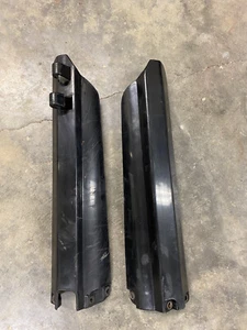 2003-2004 Yamaha Yz 250f Lower Fork Guards Black Plastic Protector YZ250F - Picture 1 of 11