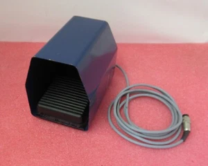 Marquardt Fußpedal Momentan Doppelschalter mit 3m Kabel 2410.0101 - Bild 1 von 13