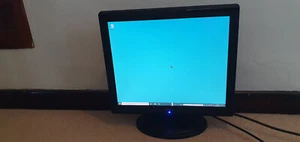 Yuraku ma7bba 17" lcd monitor with power cable - Picture 1 of 2