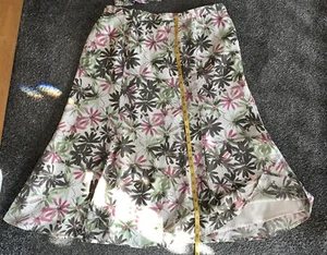 BNWOT EASTEX CREAM, GREEN AND PINK SKIRT AND BLOUSE SUIT, SIZE 16 - Picture 1 of 8
