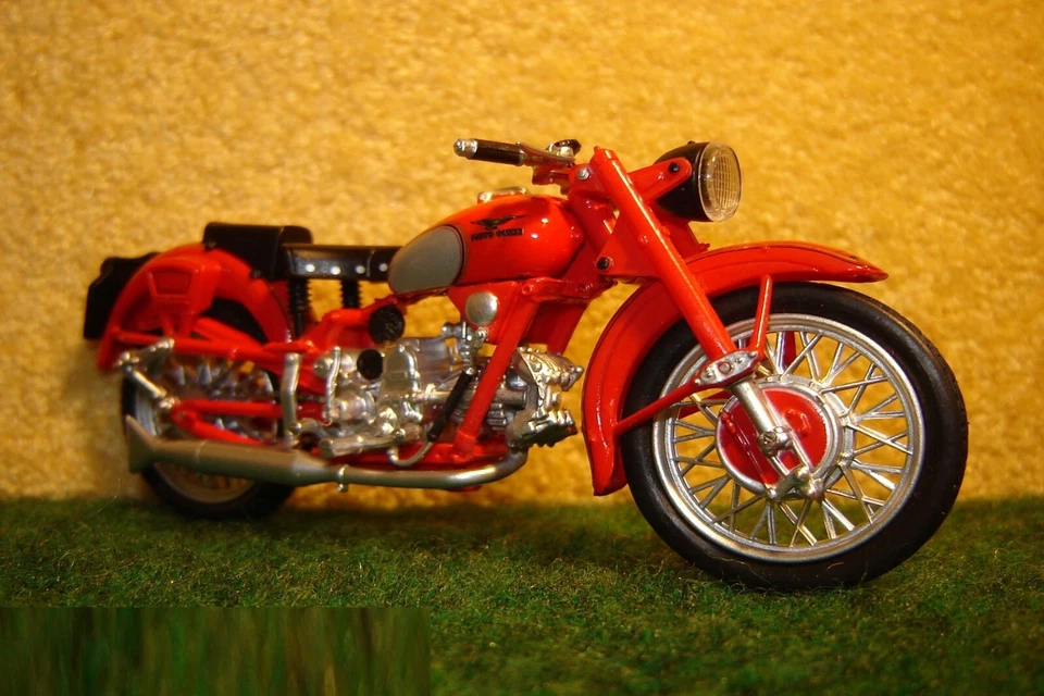 1:24 Moto Guzzi Falcone Rot Silber STARLINE 01101 - Bild 1 von 1
