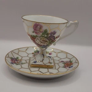 Antico piattino tazza tè LIMOGES Francia Demitasse rose piedistallo quadrato nido d'ape - Foto 1 di 8