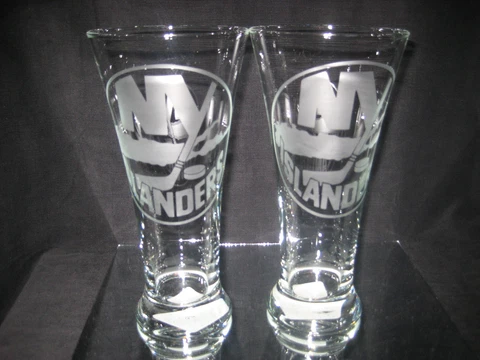 NEW YORK ISLANDERS 2 ETCHED LOGO PILSNER 20 oz GLASSES Cover