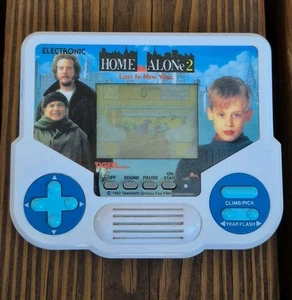 Home Alone 2 Lost in New York Tiger LCD Electronic Handheld Video Game WORKS! - Picture 1 of 7