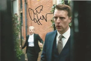 CORONATION STREET* CHRIS HARPER 'NATHAN CURTIS' SIGNED 6x4 ACTION PHOTO+COA - Picture 1 of 1