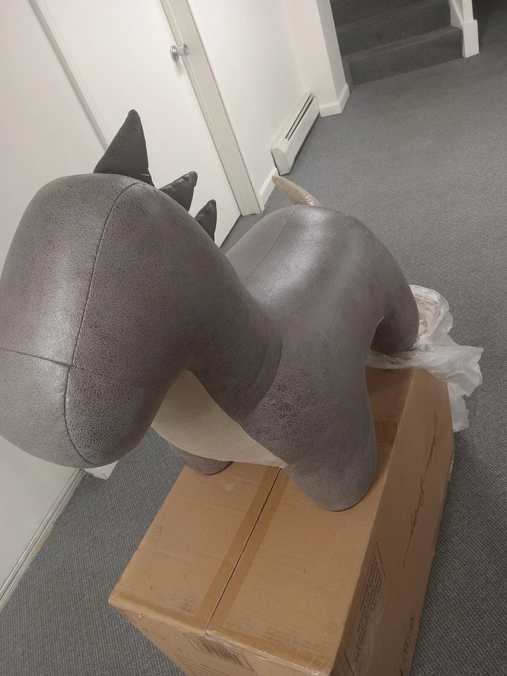 Saurópodos Joshua Steinberg Classic Safaro serie otomana Foto 1 de 4