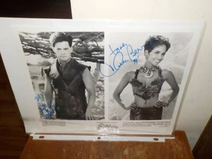 Halle Berry & Kyle MacLachlan Hand Signed 8X10 B+W Flintstones Still Photo w COA - Picture 1 of 3