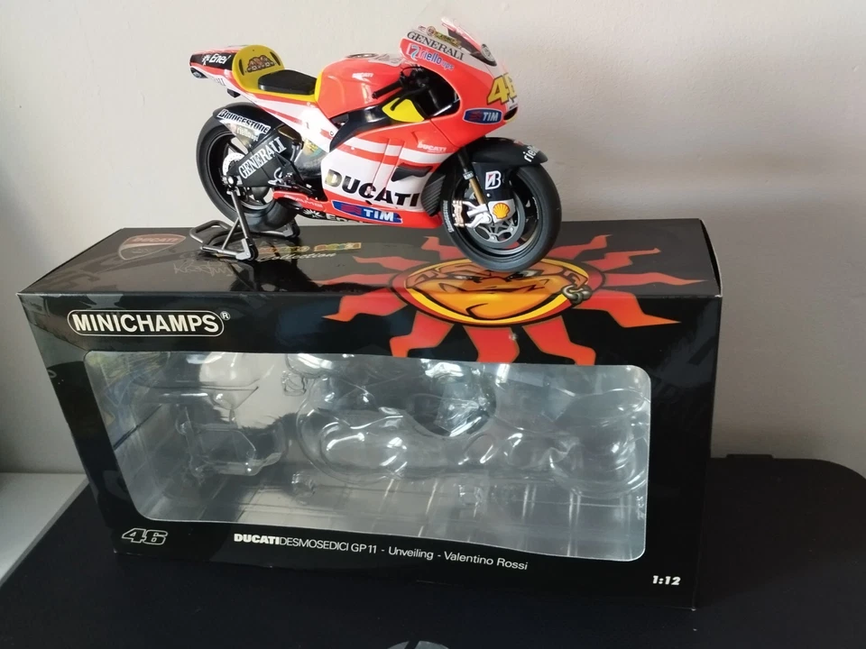 DUCATI GP11 ROSSI MINICHAMPS UNVEILING AU 1/12 - Photo 1/1