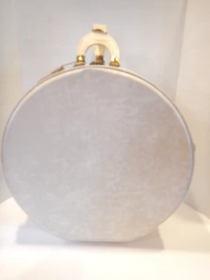 Vintage Oshkosh Luggage Round 17" Diameter Off White Blue Interior w/ Key - Image 1 of 4