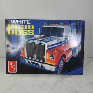 Kit Modelo AMT Escala 1/25 Blanco Road Boss AMT648/06 Semirremolque Retro - Imagen 1 de 4