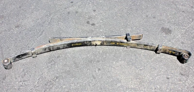 Muelle de hoja trasero derecho Toyota Tacoma 2005-2015 48210-04550-k (3 hojas) Foto 1 de 4