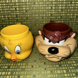 1992 Looney Tunes Warrner Bros 3D Mug / Cup (Lot of 2) - Taz & Tweety Bird-Read - Picture 1 of 13