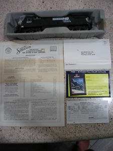 NEW HO Bachmann Spectrum THE MASTER SERIES GE-DASH 8-40C #8667 Diesel Locomotive - Picture 1 of 12