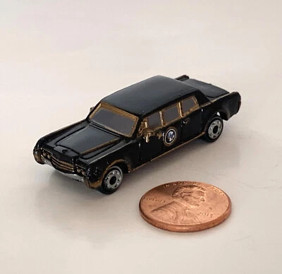 2" MINIATURE GOLD TRIM BLACK PRESIDENTIAL LINCOLN LIMOUSINE LIMO MICRO MACHINES - Image 1 of 4