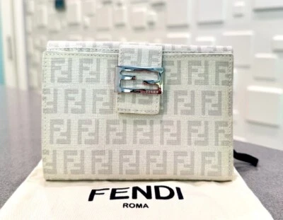 ¡¡OFERTA!! Auténtica Cartera Compacta FENDI Blanca/Gris Lona Zuccino Doble Plegable Zucca Foto 1 de 4