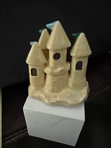 Nora Fleming mini - A260 Magical Sand Castle - St. Jude Edizione Limitata senza difetti - Foto 1 di 7