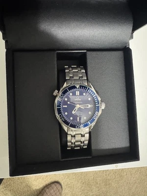 OMEGA Seamaster edición 007. Excelente estado, banda rara y espalda azul macizo Foto 1 de 4