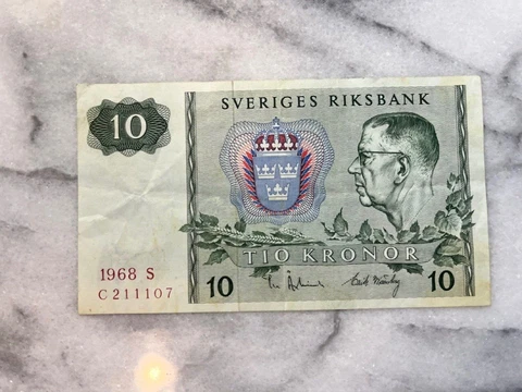 SWEDEN 10 KRONOR P52 1968 or 1971  REPLACEMENT GUSTAF A-UNC Swedish Currency Cover