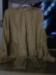 'NINA RICCI' PARIS DAMEN 100 % SEIDE BEIGE BLUSE GRÖSSE 16 HERGESTELLT IN KOREA - Bild 1 von 12