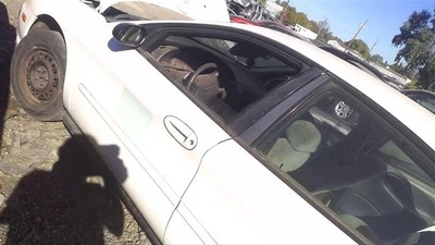 Used Front Left Door Assembly Front fits: 1999 Ford Taurus electric L. w/o keyle Foto 1 de 4