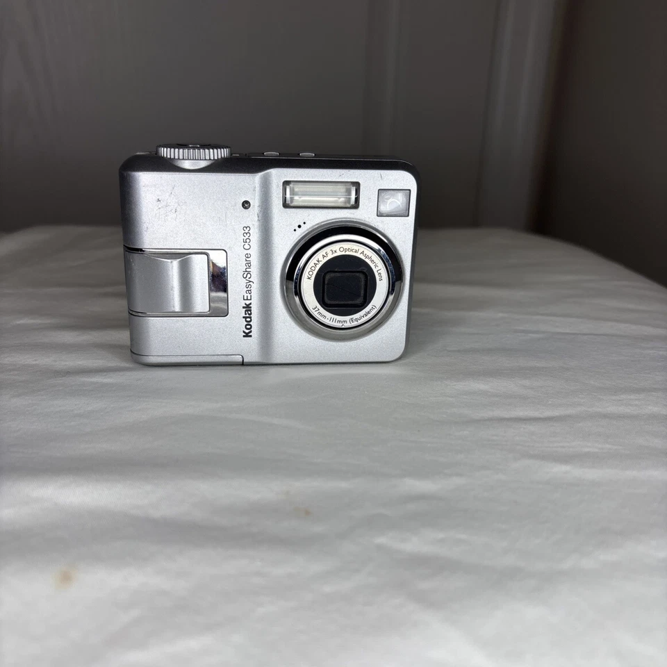 Kodak EasyShare C533 5.0MP Digital Camera - Silver For Parts/Repair - Image 1 of 4