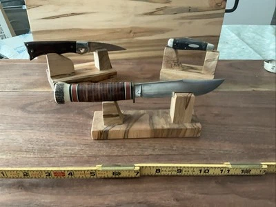 HECHO A MANO EN EE. UU., soporte para cuchillos de arce ambrosía, soportes de exhibición. Elige 1. De izquierda a derecha Foto 1 de 4