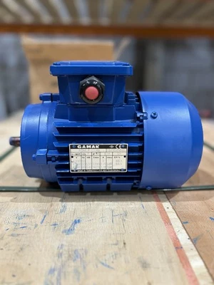 GAMAK MOTOR - 0.37KW - 4POLE - 71 FRAME - B14S MOUNT - 3 PHASE - 230/400V - Image 1 of 3