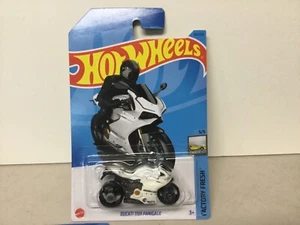 2023 HOT WHEELS TREASURE HUNT - DUCATI 1199 PANIGALE 164/250 - FACTORY FRESH 5/5 - Picture 1 of 4