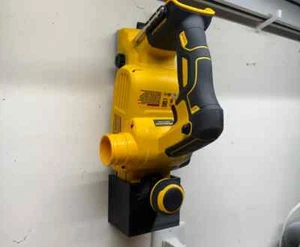 Soporte de pared para cepilladora DeWalt 20V MAX - Portaherramientas que ahorra espacio negro - Imagen 1 de 4